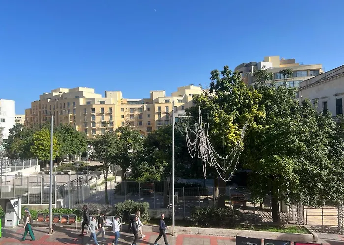 Central Apartment In St Julians
